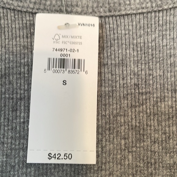 NWT Banana Republic Ribbed Tee shirt in Sz Sm but fits like a Med/Large - Picture 3 of 5